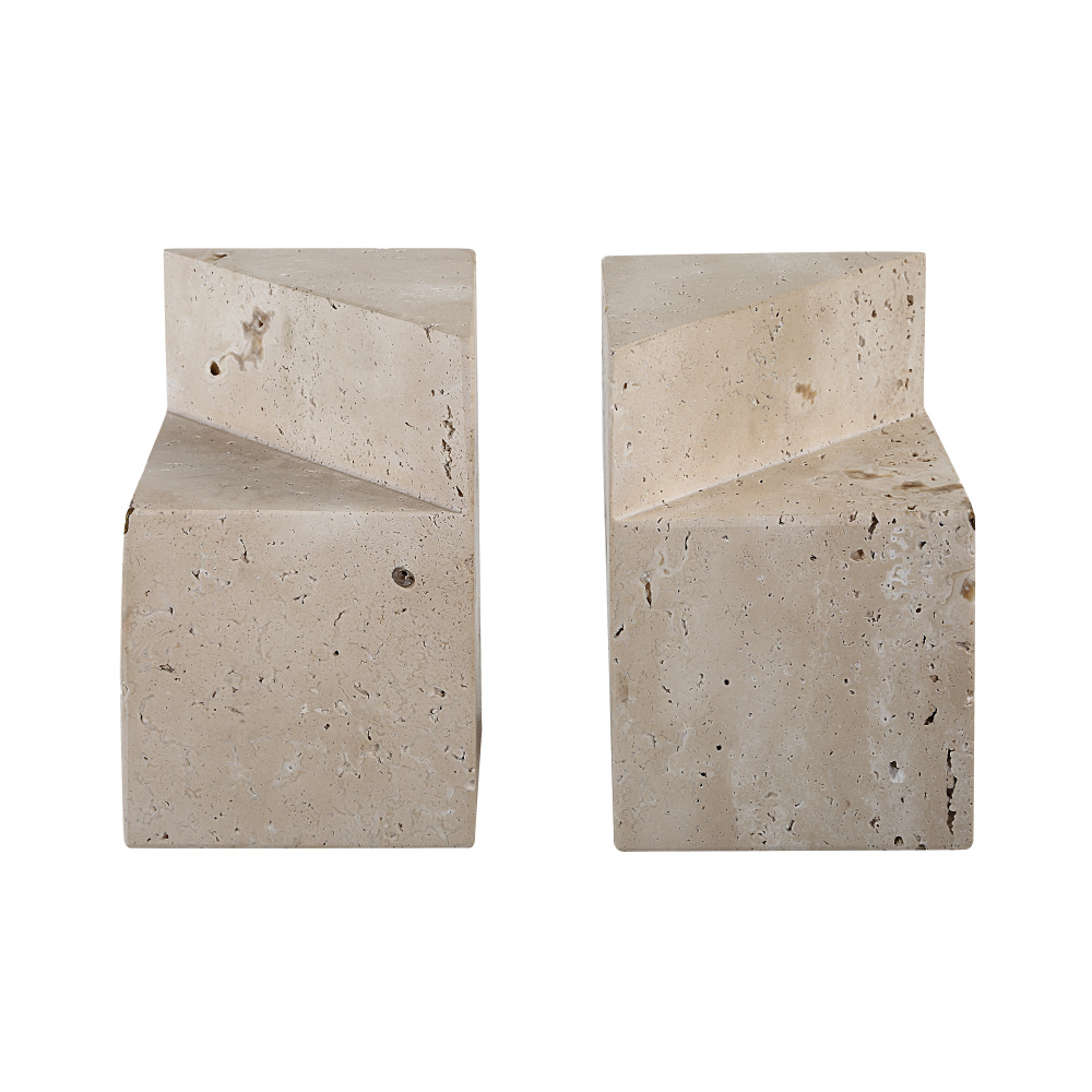 Attle Statue, Natural